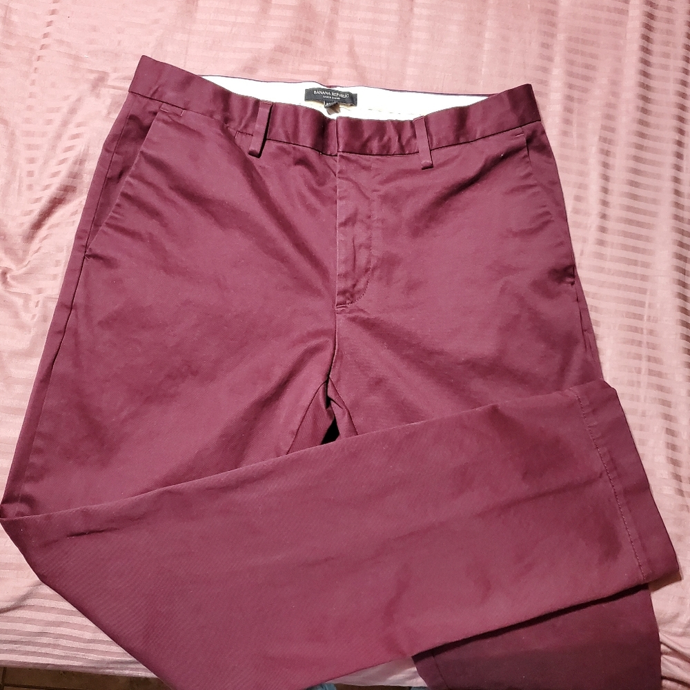Banana Republic Men's Chino size 32x32 color burgundy